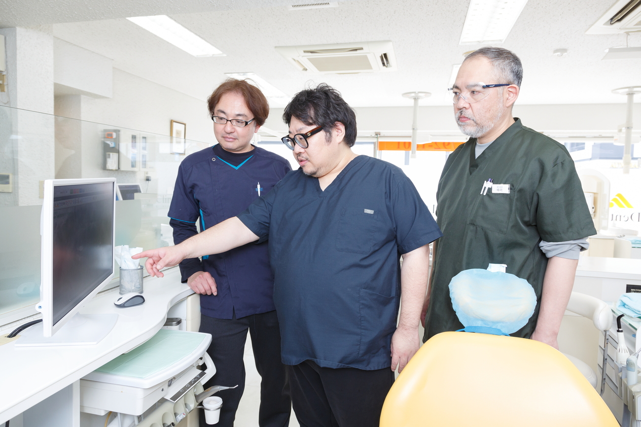 慶應義塾大学病院と連携した口腔外科専門医が担当